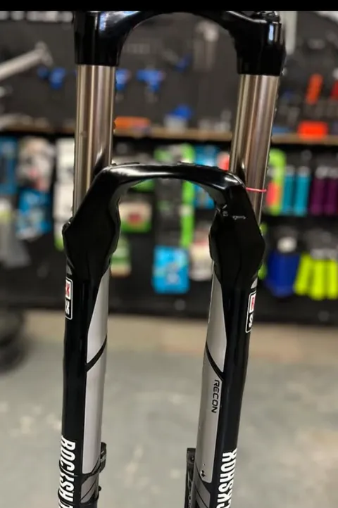 RockShox Recon fork lowers, cleaned and reinstalled