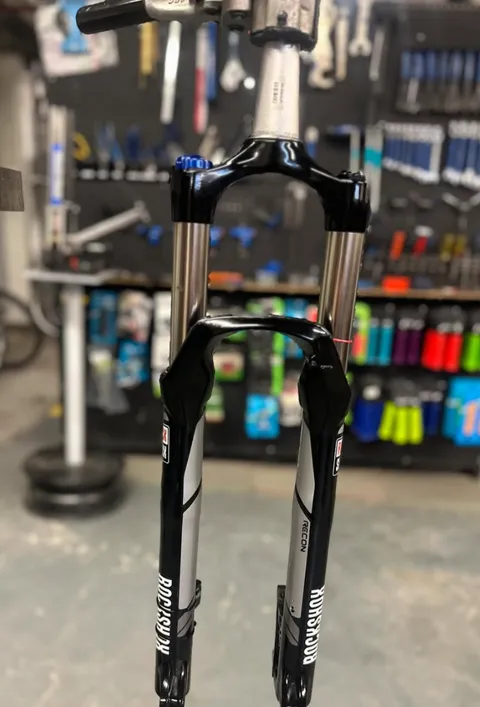 RockShox Recon fork lowers close-up